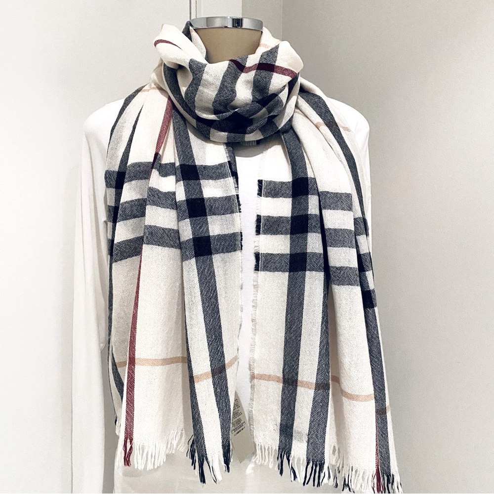 BURBERRY CHECK FRINGE LIGHTWEIGHT WRAP / SCARF. - Picture 4 of 13